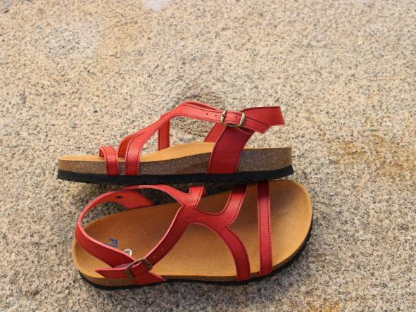ANTONELA, color ROJO, sandalias para mujer, sandalias veganas, eco-friendly, sin productos de origen animal, moda vegana, zapatos sostenibles, calzado ético. [2]