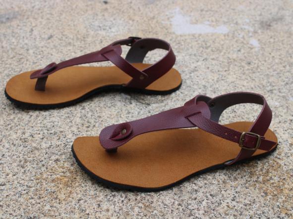BAREFOOT PANAMÁ BURDEOS, sandalias para mujer y hombre, calzado descalzo, sandalias veganas, eco-friendly, barefoot. Plantilla oscura. [1]