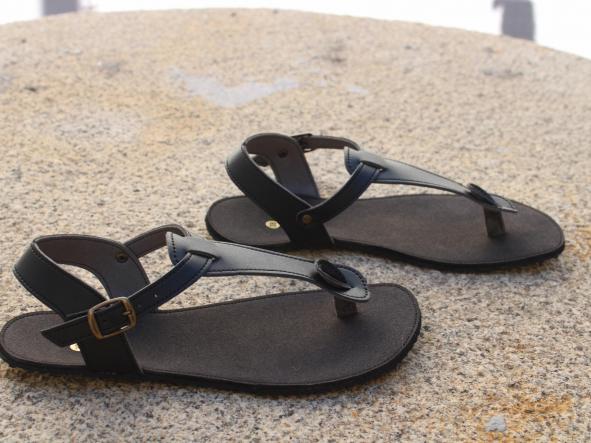 BAREFOOT PARANÁ NEGRO,  Plantilla oscura, SUELA PUNTOS. [3]