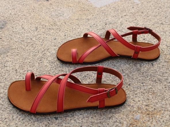 BAREFOOT HECTOR COLOR ROJO CON SUELA PUNTOS  (EDICION LIMITADA) [2]