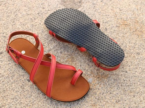 BAREFOOT HECTOR COLOR ROJO CON SUELA PUNTOS  (EDICION LIMITADA) [3]