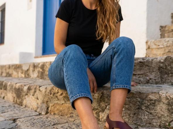 ANATÓMICA, MEXICO color  Burdeos, sandalias para mujer, sandalias veganas, eco-friendly, sin productos de origen animal, moda vegana, zapatos sostenibles, calzado ético. [1]