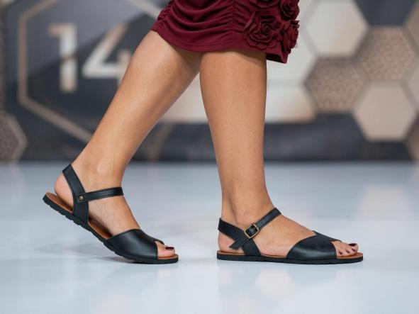 BAREFOOT AGUILAR negro . Plantilla oscura.