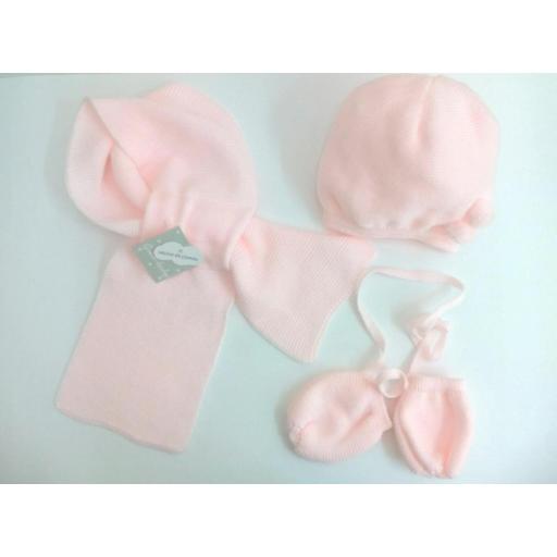 Conjunto de niña rosa de gorro, bufanda y manoplas.  [0]