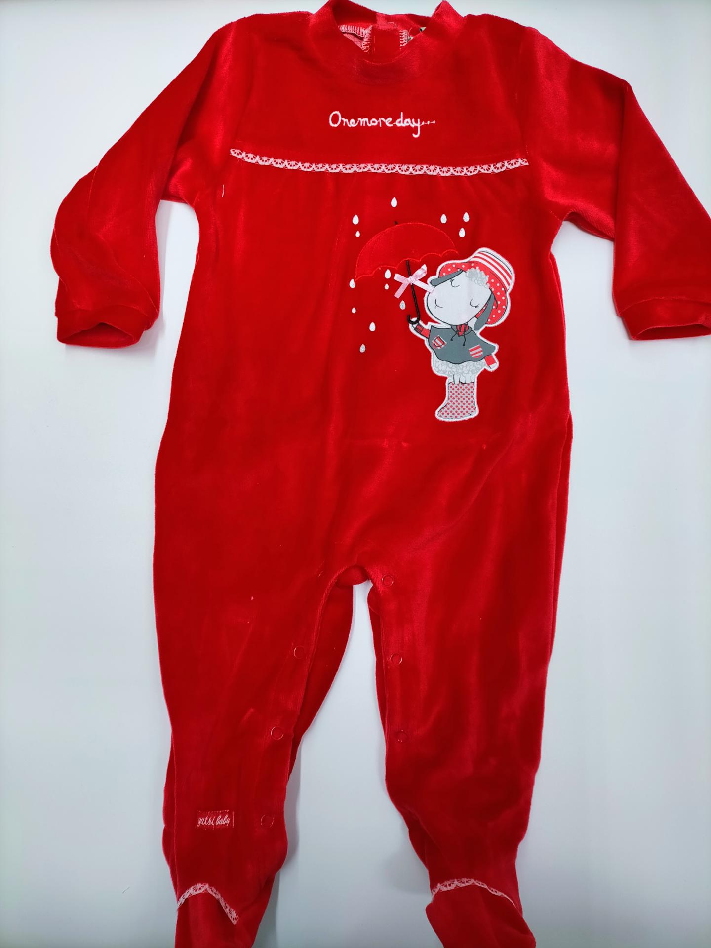 Pijama bebé niña rojo de Yatsi.