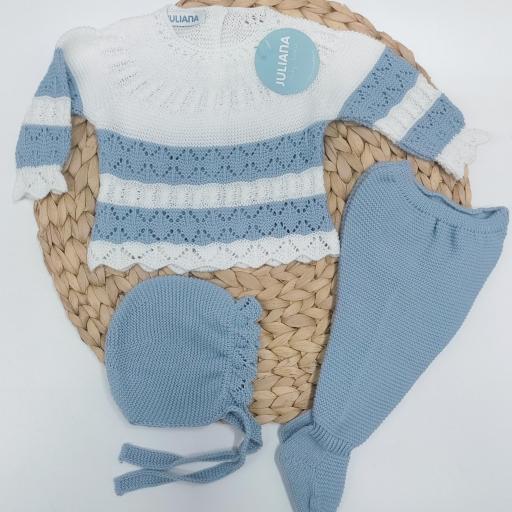 Conjunto de bebé con polaina y capota  en Azul  de Juliana.