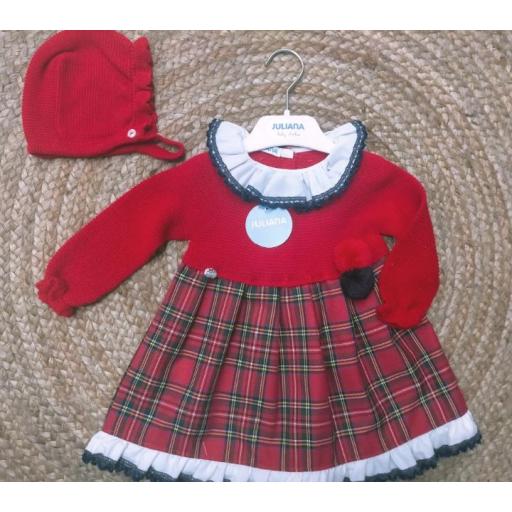 Vestido niña de cuerpo de punto y tela cuadros rojo con capota de Juliana vistiendo bebés. [3]