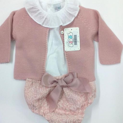 Camisa de niña con cubrepañal en rosa empolvado de Pipos. La chaqueta se vende aparte. [0]