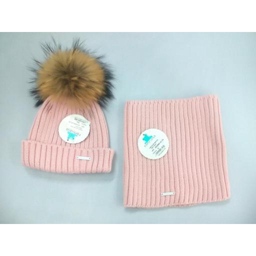  Gorro con pompóm y buff en rosa palo de Pangasa. [0]
