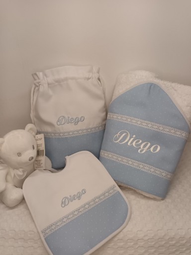 Toalla capa , babero y bolsa Diego.