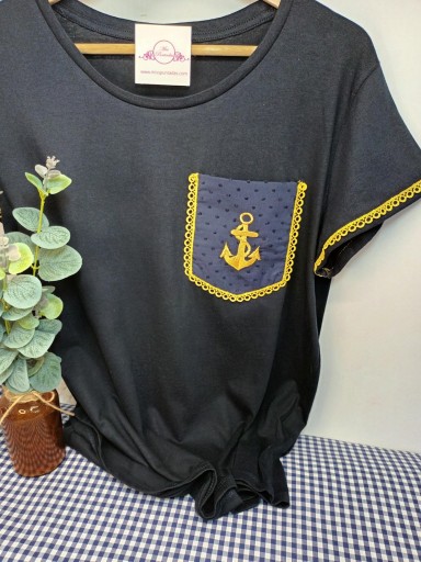 Camiseta Bolsillo y Ancla dorado