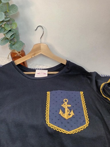 Camiseta Bolsillo y Ancla dorado [1]