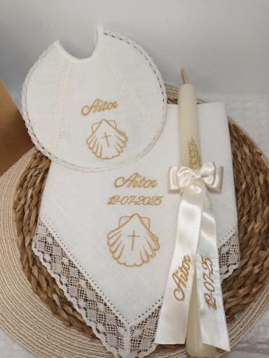 Pañuelo, babero y vela de Bautizo 