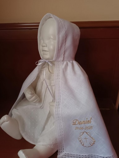 Capa de Bautizo lino Blanca bordada [2]