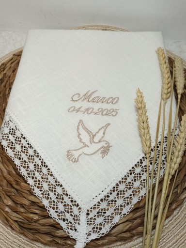 Pañuelo Bautizo Paloma bordada. [2]