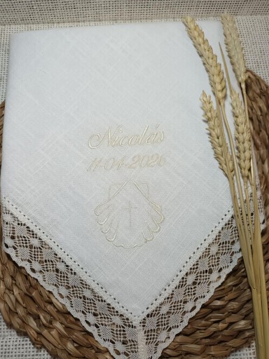 Pañuelo Bautizo crudo concha y Cruz.