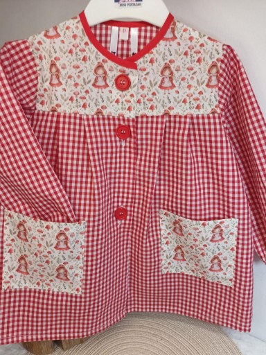 Bata Caperucita. [1]