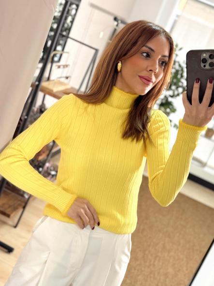 Suéter Cuello Plumas Amarillo