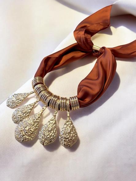 Collar Lazo Marrón