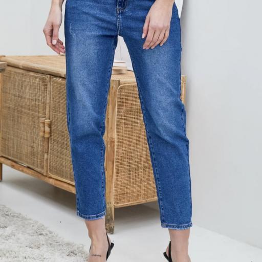 Jean Mom fit Lucy [0]