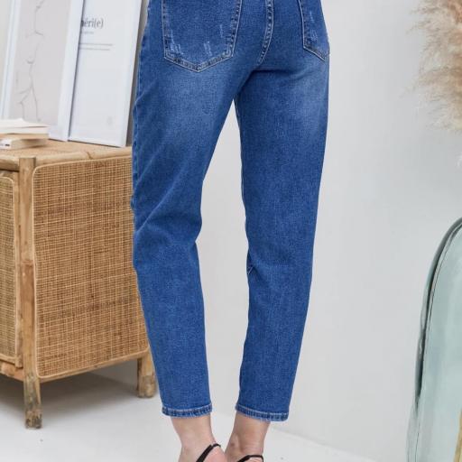 Jean Mom fit Lucy [3]