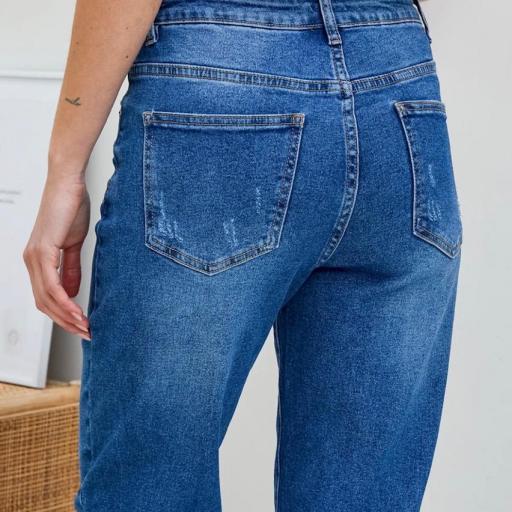 Jean Mom fit Lucy [2]