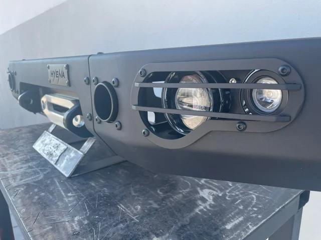 Land Rover Discovery D2 con luces LED diurnas (DRL) PARAGOLPES DELANTERO PARA CABRESTANTE DISCOVERY 2 (HYENA4X4)