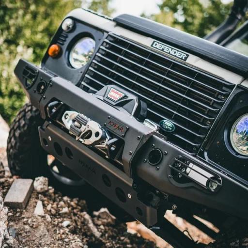 PARAGOLPES DELANTERO DEFENDER CON CABRESTANTE 4 LUCES LED (ACERO O ALUMINIO) (HYENA4X4) [1]