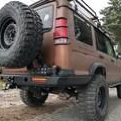 PARGOLPES TRASERO LARGO DISCOVERY 2 CON LED (HYENA 4X4) [3]