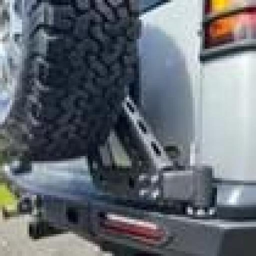 PARAGOLPES TRASERO DISCOVERY 2 CON LUCES LED (HYENA4X4) [1]