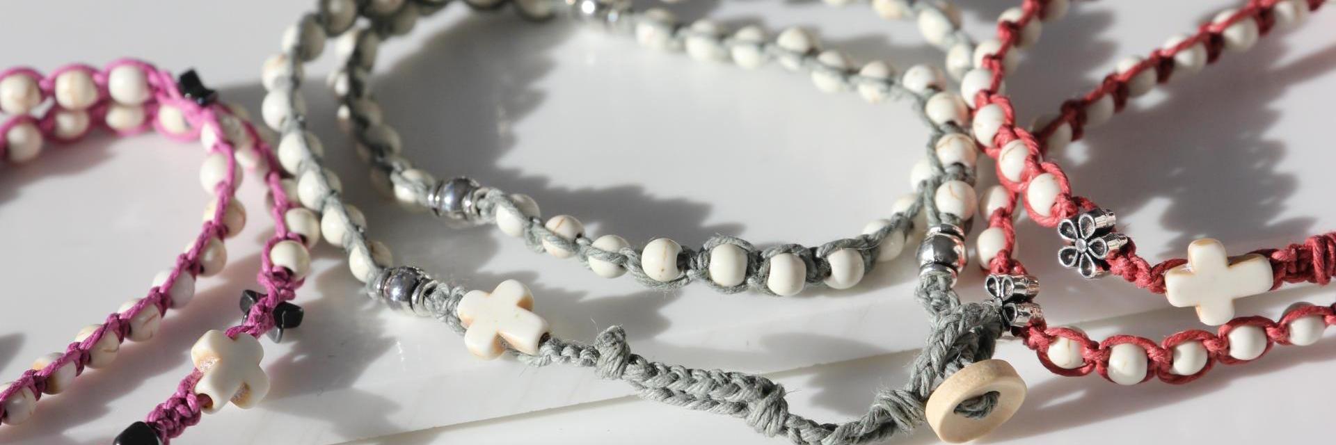 Brazaletes y pulseras de piedra