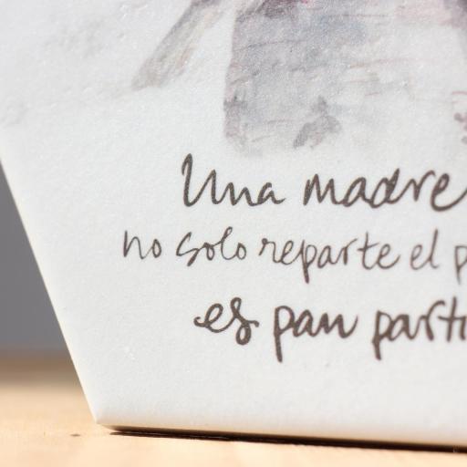 Azulejo: Una madre no solo reparte el pan... | AZU3205 [2]