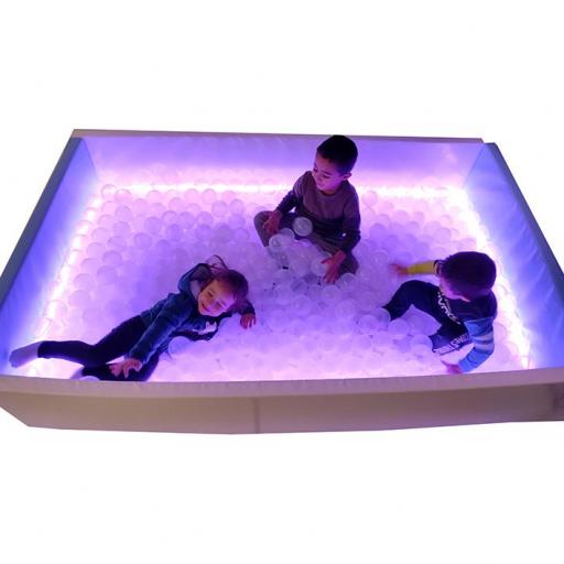 Piscina de bolas con luces LED [1]