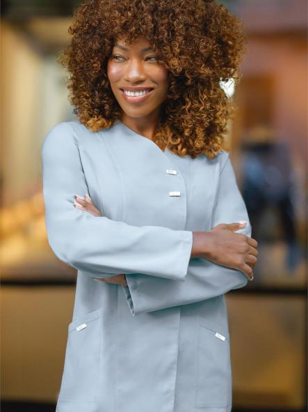 Casaca sanitaria microfibra señora con broches en manga larga. Colores [0]