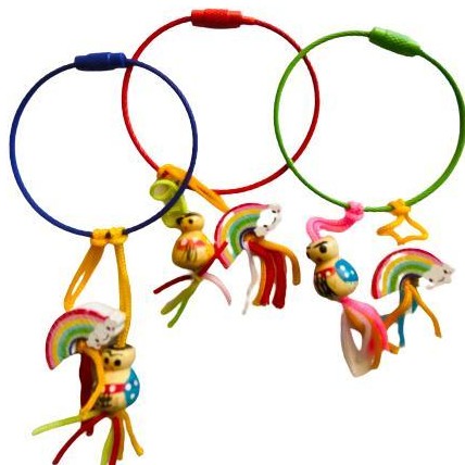  Anilla llavero de cable de acero con 1 colgante chinito de la suerte y 1 arco iris de madera . 3 Anillas - Surtidos colores [0]