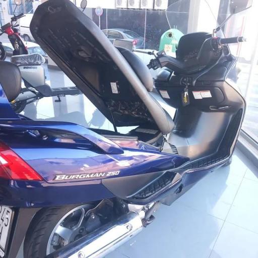 MOTO SUZUKI BURGMAN 250 [2]