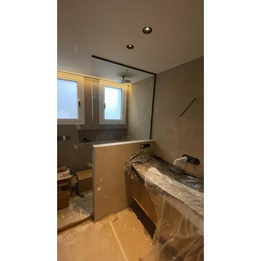Mampara fija sobre murete de obra pudiendo llegar a techo