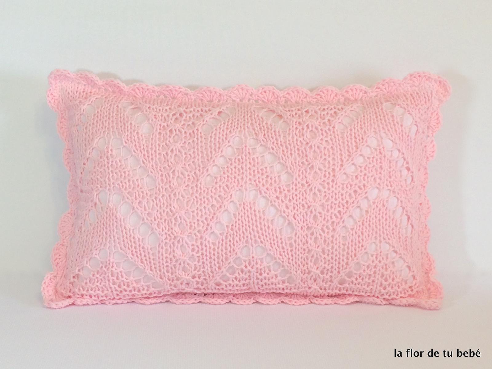 Cojín Crochet rectangular rosa bebé