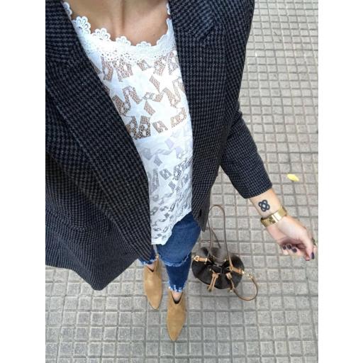 Blusa Blanca Estrellas Bordadas (Ref. 1070-B)