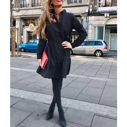 Vestido Gris Flores Bordadas y Volante (Ref. 1070) [1]