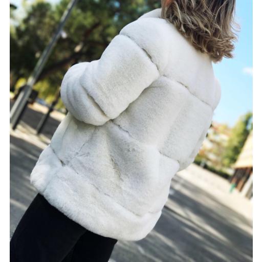 Abrigo de Faux Fur Corto (Ref. 1094-B) [1]