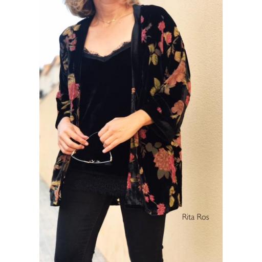 Kimono Terciopelo Flores Negro (Ref.1032)