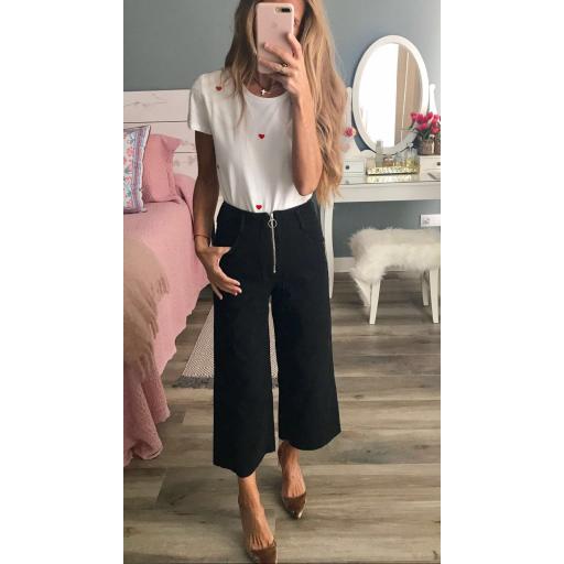 Camiseta Corazones Bordados (Ref. 1046)