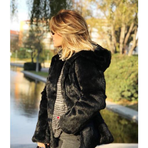 Chaquetón con Capucha Pelo Natural (Ref. 1043) [3]