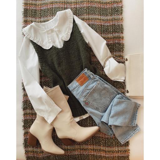 Chaleco Cayetana pico ( Ref. 4346)