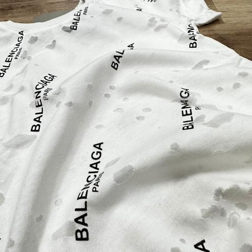 Camiseta BB/ Blanca/ Destructurada/ Logo estampado [1]