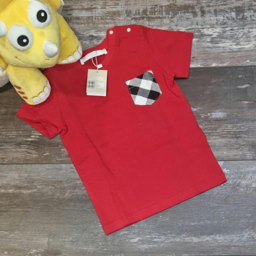 Camiseta Brb  roja con bolsillo niño.