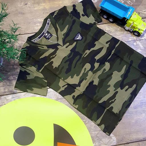 Camiseta EA verde militar con pico niño. [1]