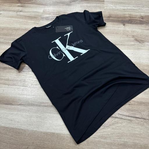 Camiseta Ckk 105/ Negra/ estampado grafico/ Talla Slim