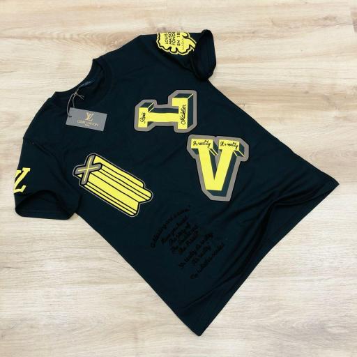 Camiseta VL/ negra estampado en amarillo. MO